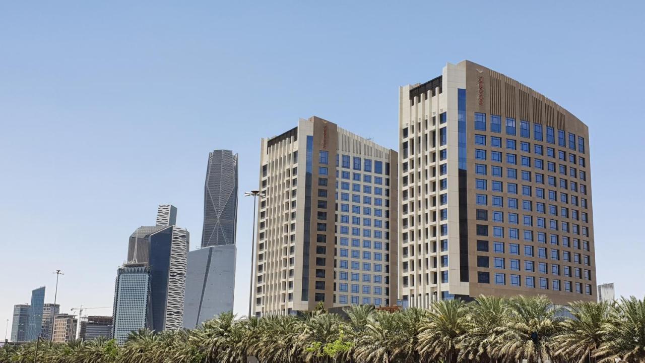 Movenpick Hotel And Residences ริยาดห์ ภายนอก รูปภาพ Riyadh skyline
