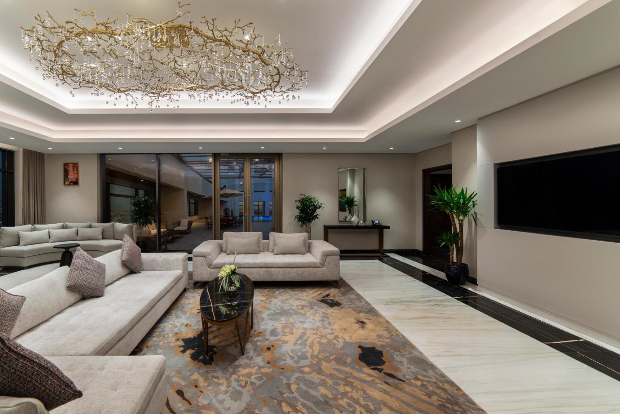 Movenpick Hotel And Residences ริยาดห์ ภายนอก รูปภาพ The interior of the 1000-square-metre (1,100-square-yard) penthouse