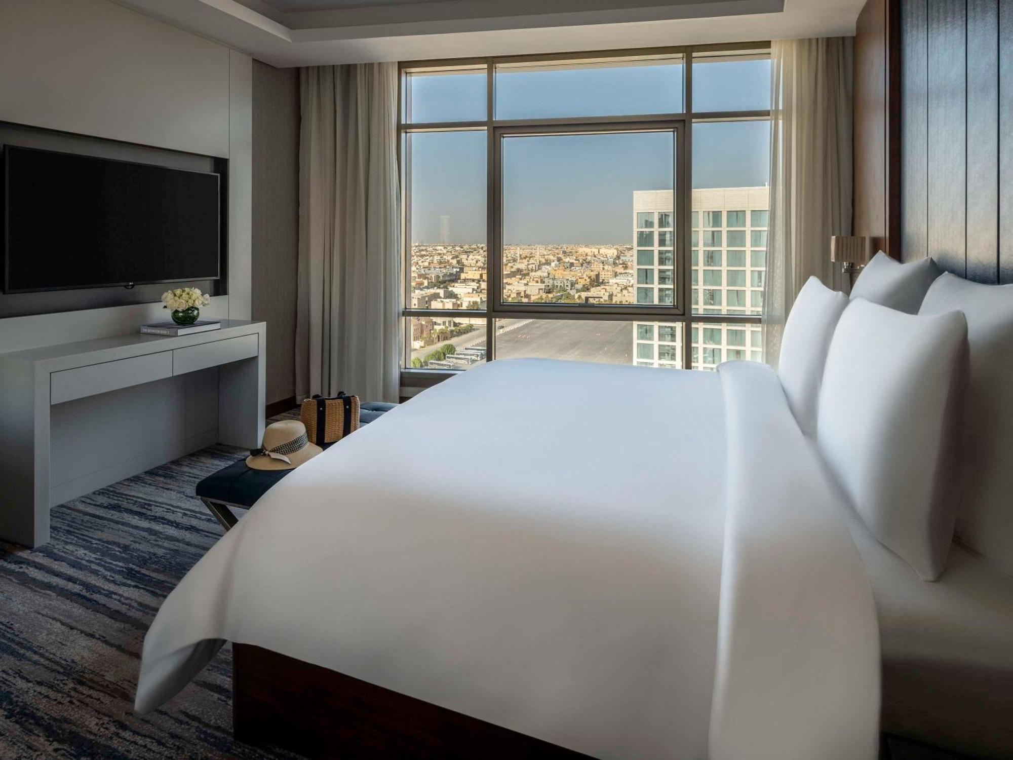 Movenpick Hotel And Residences ริยาดห์ ภายนอก รูปภาพ A bedroom at the hotel