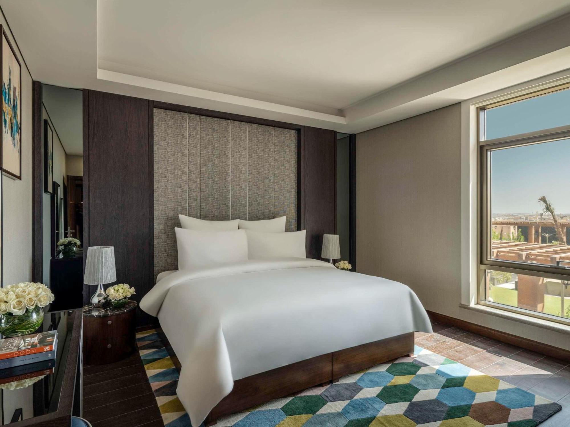 Movenpick Hotel And Residences ริยาดห์ ภายนอก รูปภาพ A bedroom at the hotel