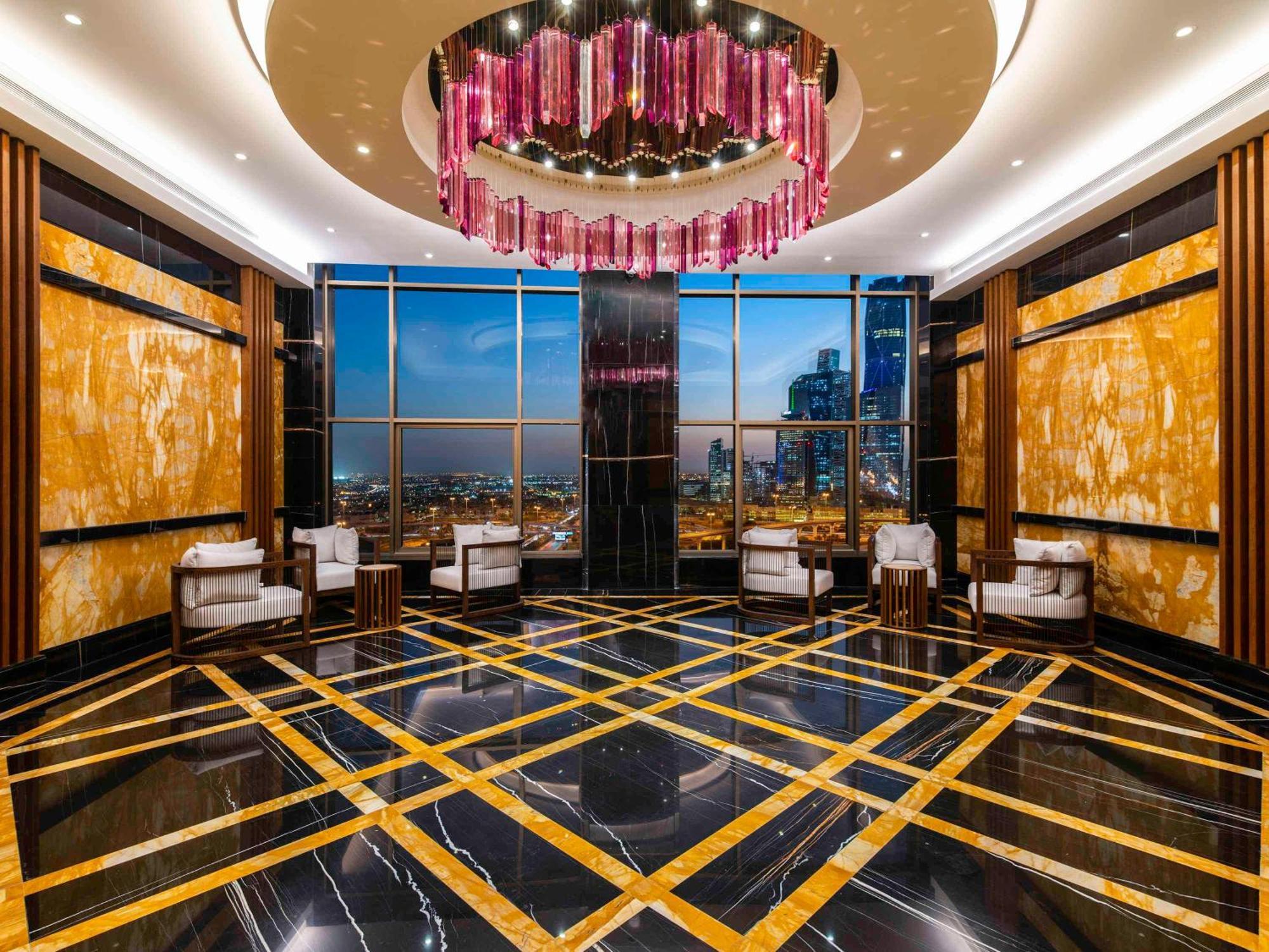 Movenpick Hotel And Residences ริยาดห์ ภายนอก รูปภาพ The lobby of the Ritz-Carlton, Dubai