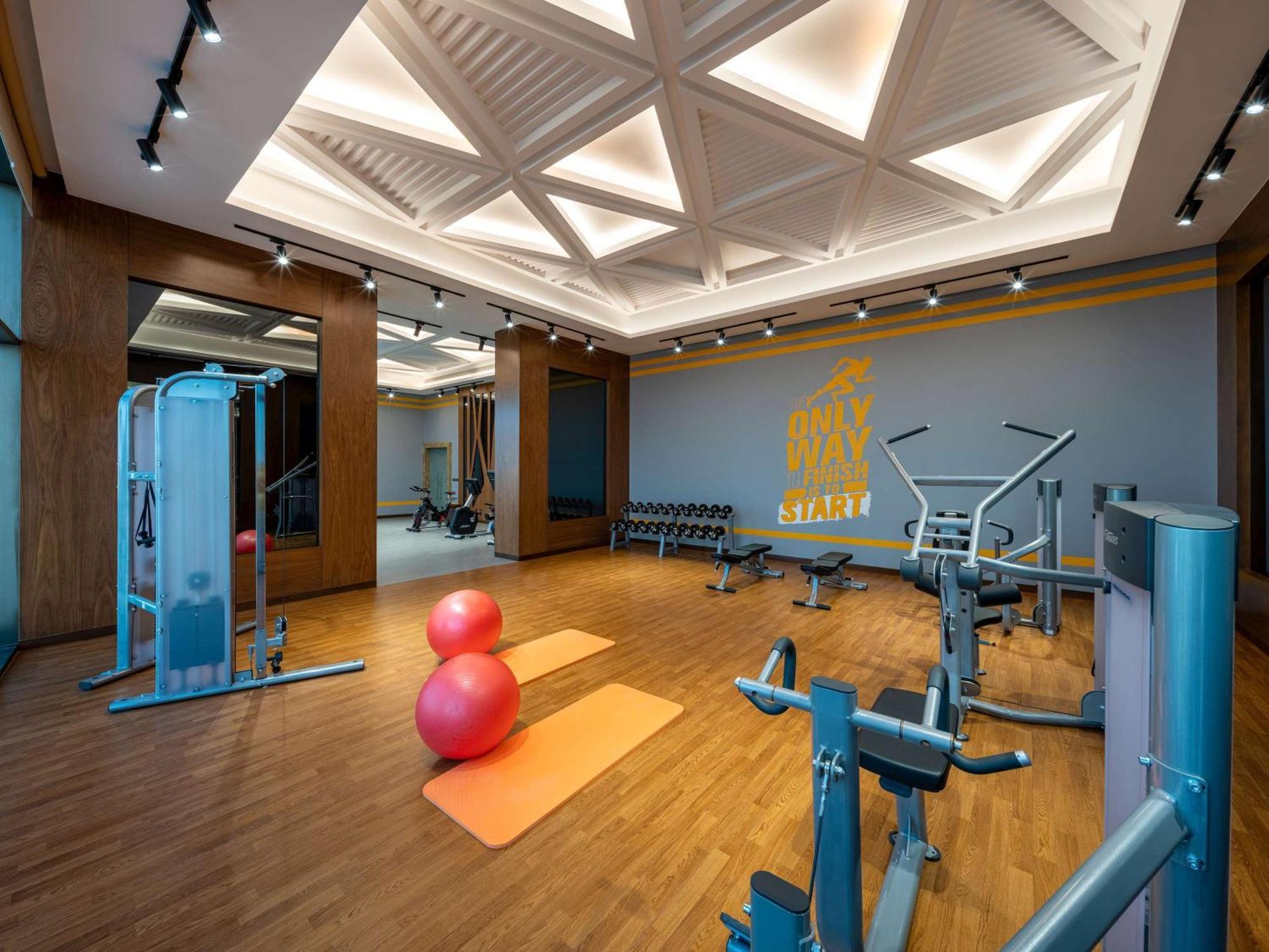 Movenpick Hotel And Residences ริยาดห์ ภายนอก รูปภาพ The gym at the hotel